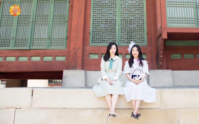 Retro Fashion Experience royal palace Seoul