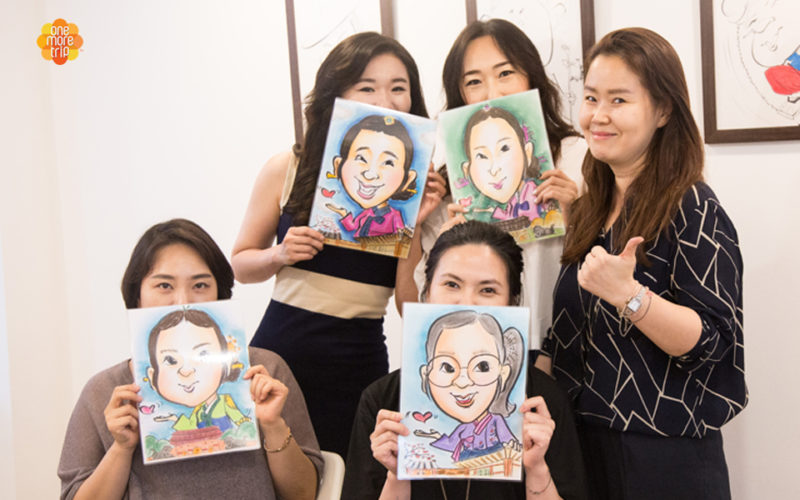 Students-showing-caricature-artworks