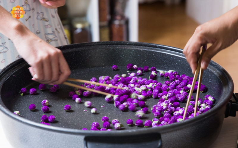 Flower tea experience roasting flowers