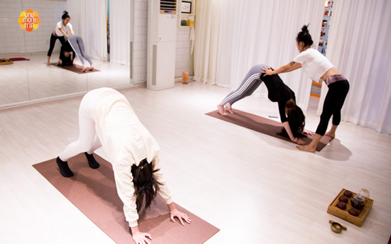 one day yoga tea tox program posture correcting