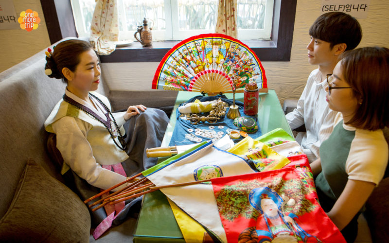 Korean fortune teller and customers